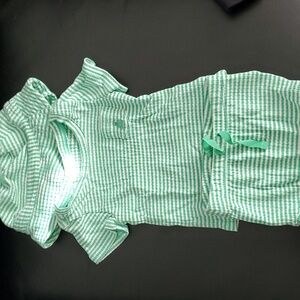 Used 12-18 months summer short set..great condition GAP